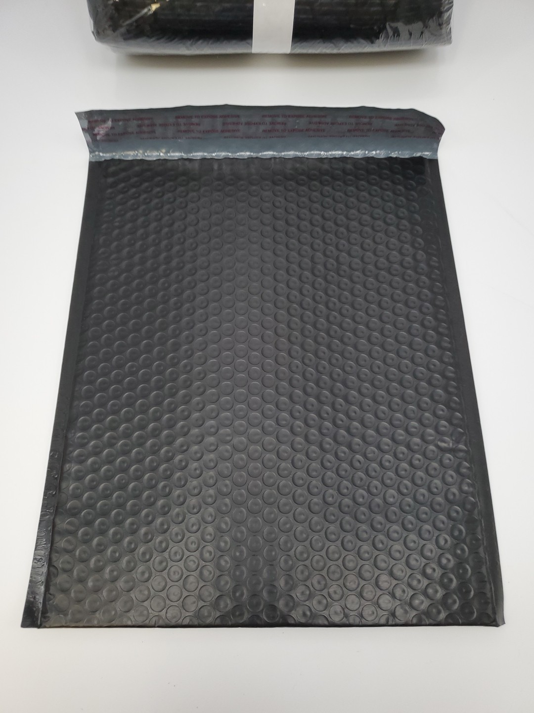 Poly Bubble Mailers Padded Envelopes 10″ x 14″ LOT of 25 Black Self Adhesive