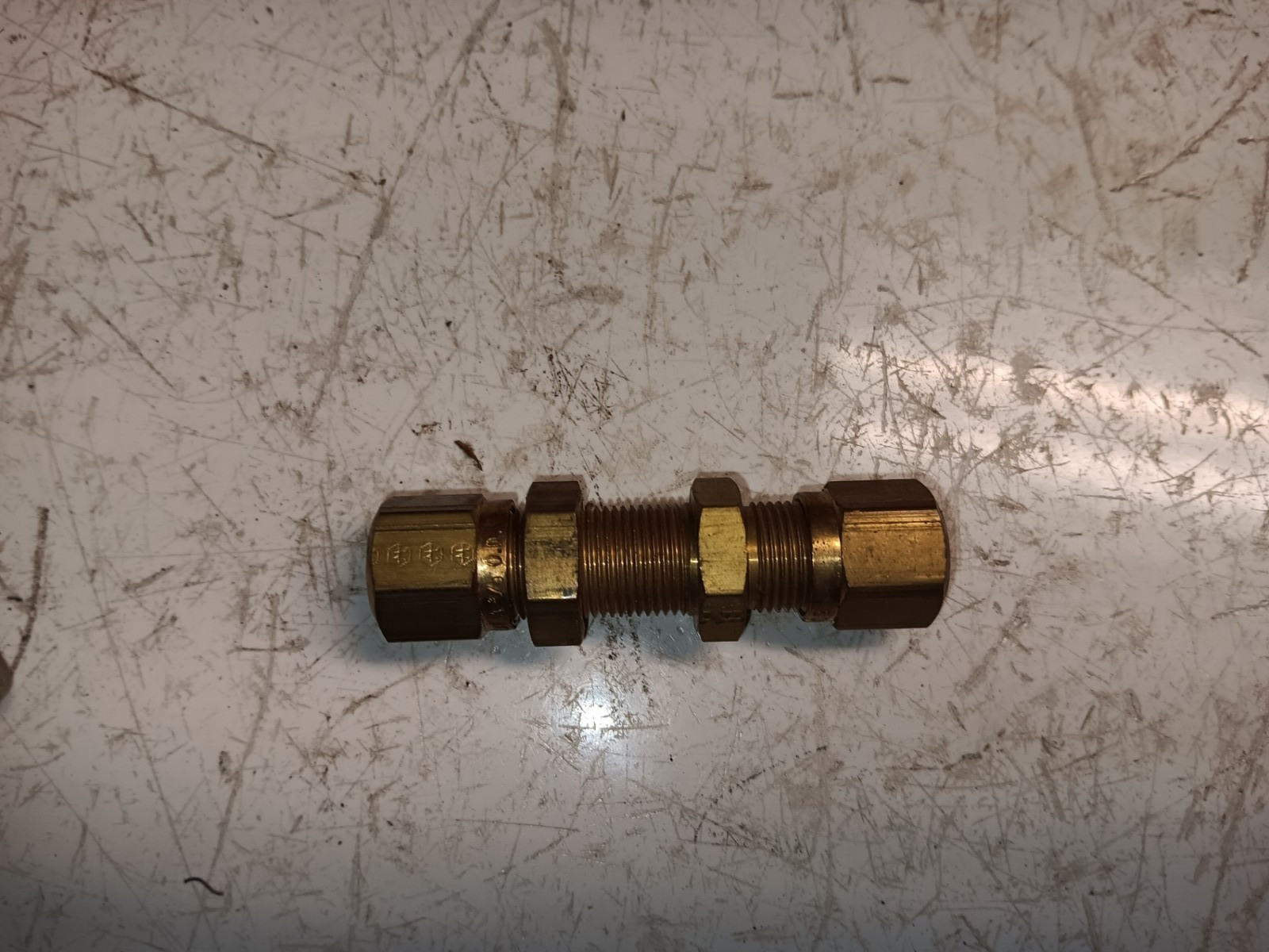 1474x6Air Brake Adapter for Nylon Tubing | Bulkhead Union | 3/8″ Tube OD x 3/8″